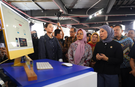 MENKOMDIGI TINJAU INOVASI LAYANAN DIGITAL