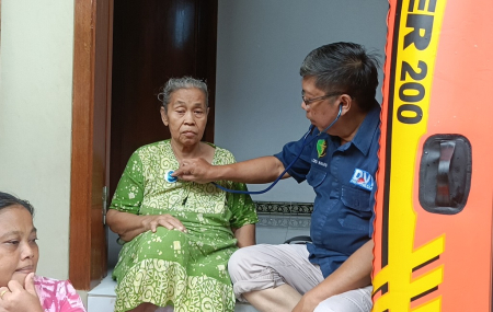CEK KESEHATAN WARGA TERDAMPAK BANJIR