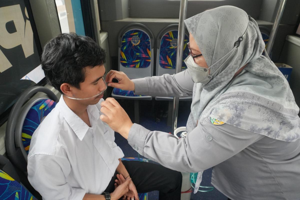PASANGKAN SELANG OKSIGEN
