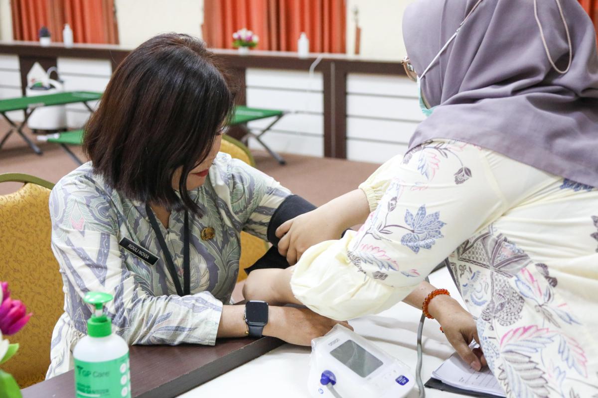 PASANG PENGUKUR TENSI