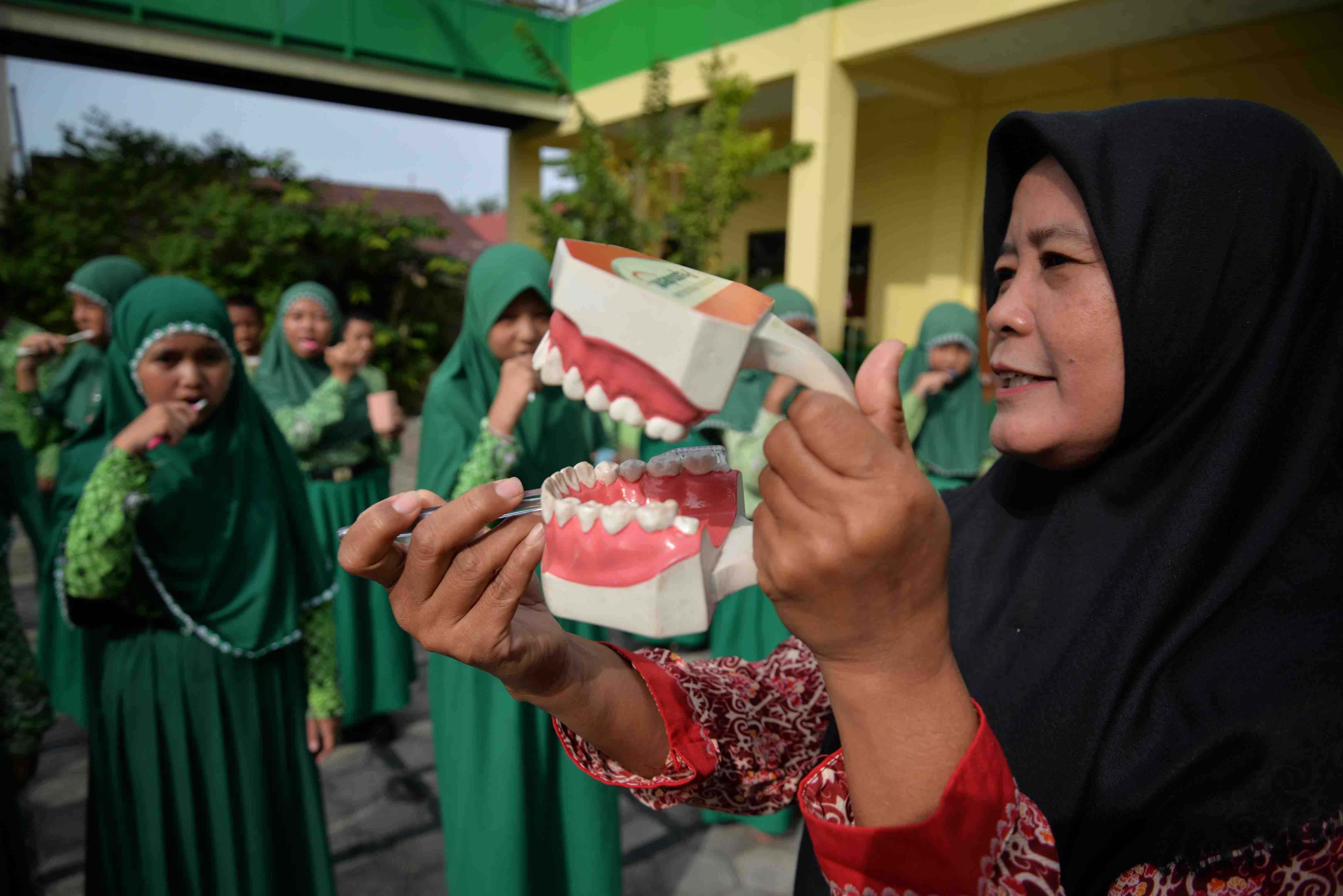 EDUKASI KESEHATAN GIGI DAN MULUT 