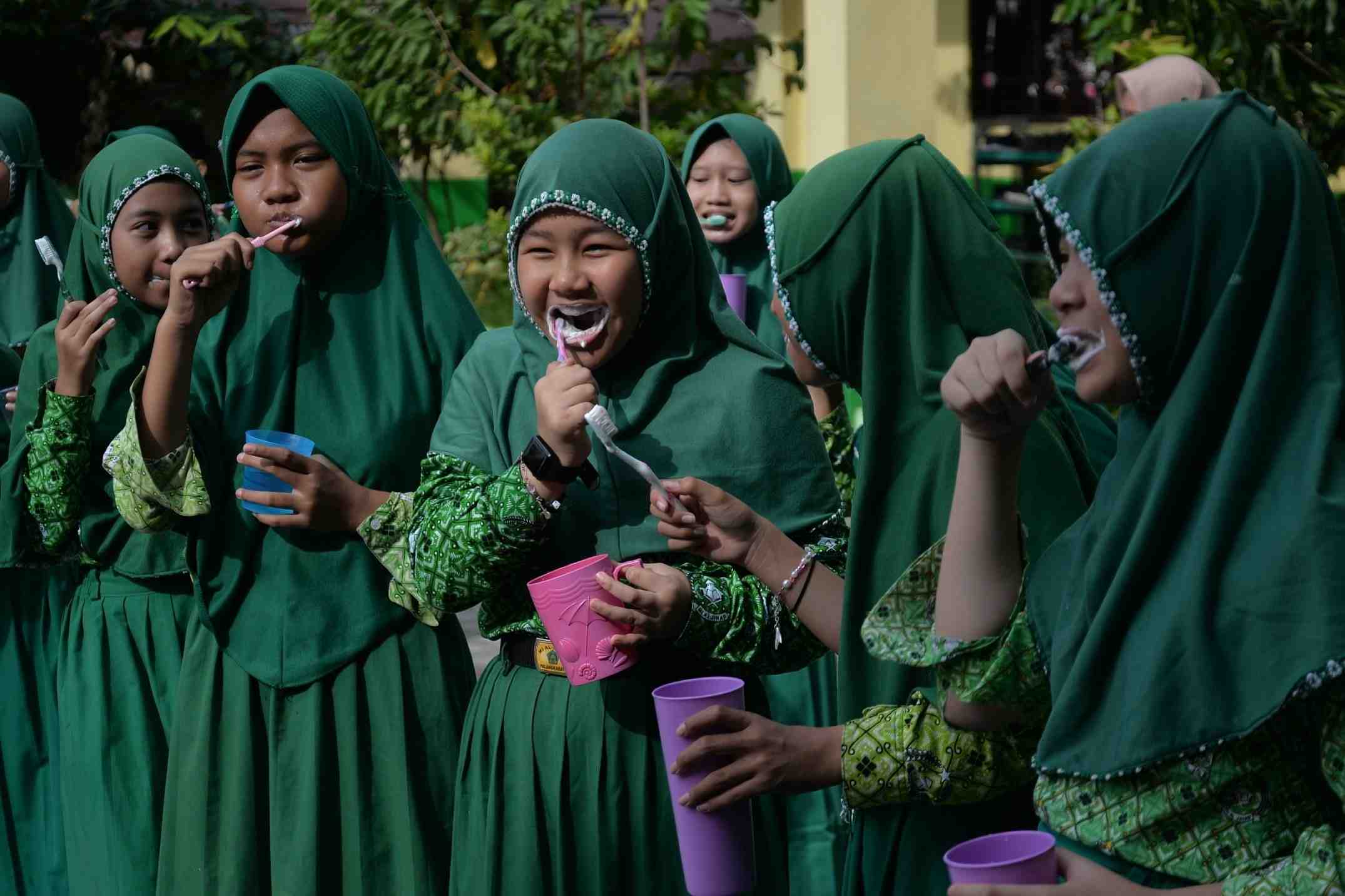EDUKASI KESEHATAN GIGI DAN MULUT 