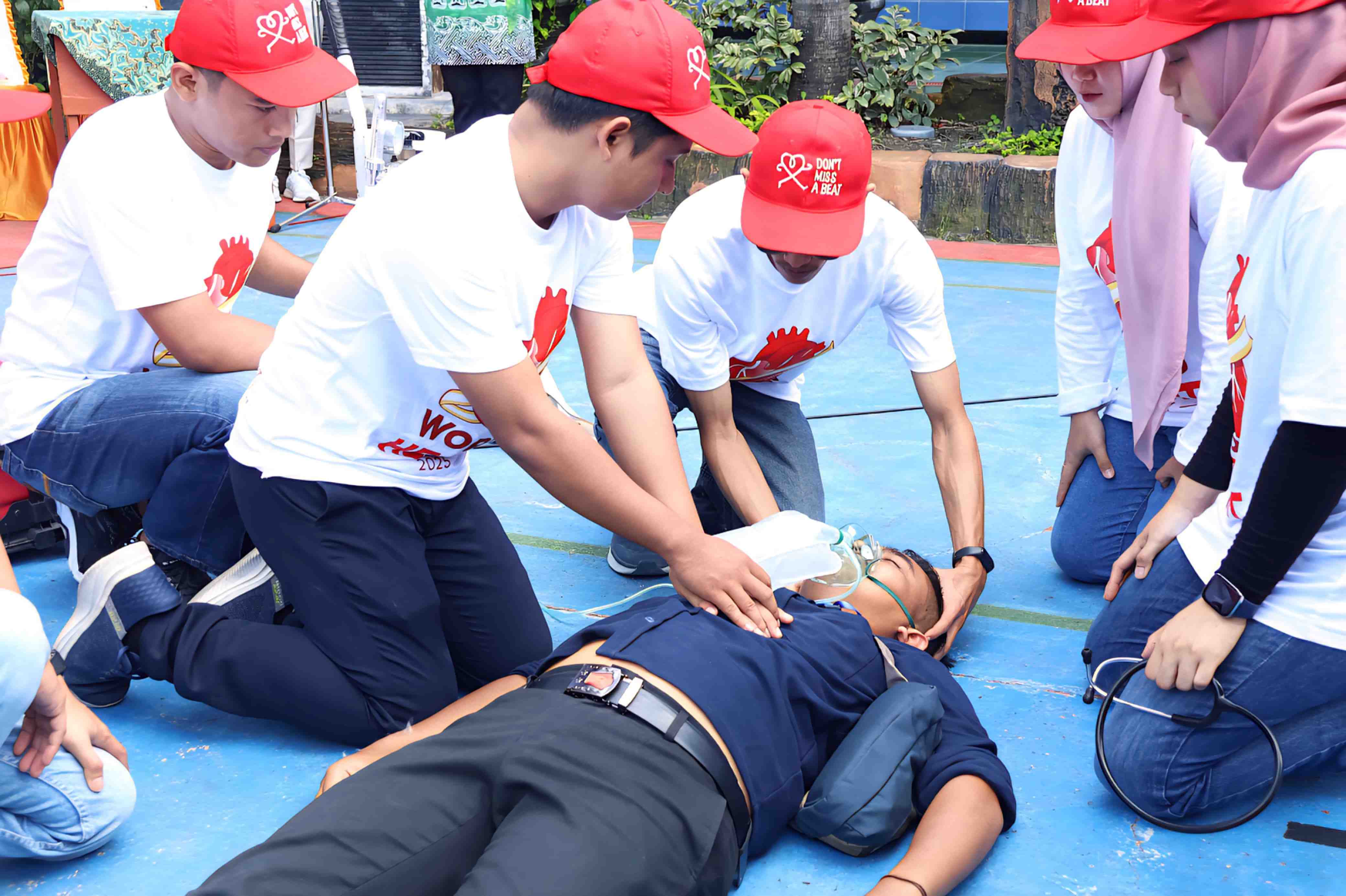 SIMULASI PENANGANAN PASIEN HENTI JANTUNG
