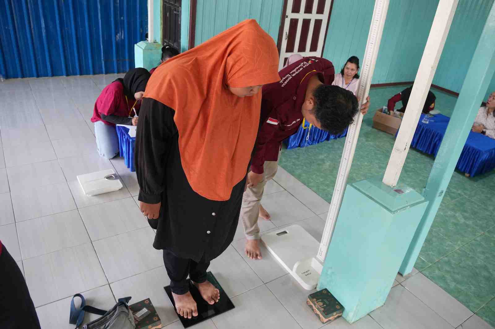 TIMBANG BERAT BADAN WARGA
