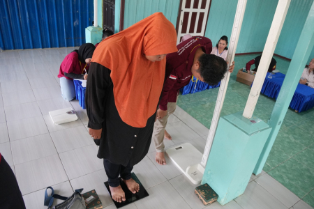 TIMBANG BERAT BADAN WARGA