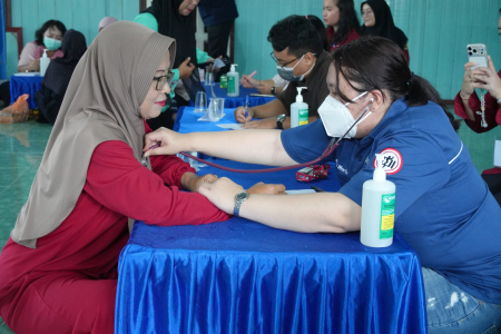 PERIKSA DETAK JANTUNG WARGA