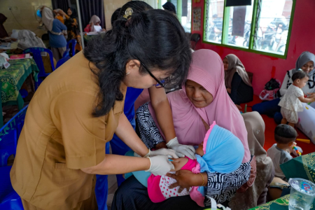 SUNTIK VAKSIN MEASLES RUBELLA