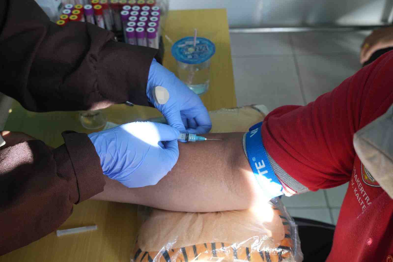 AMBIL SAMPEL DARAH