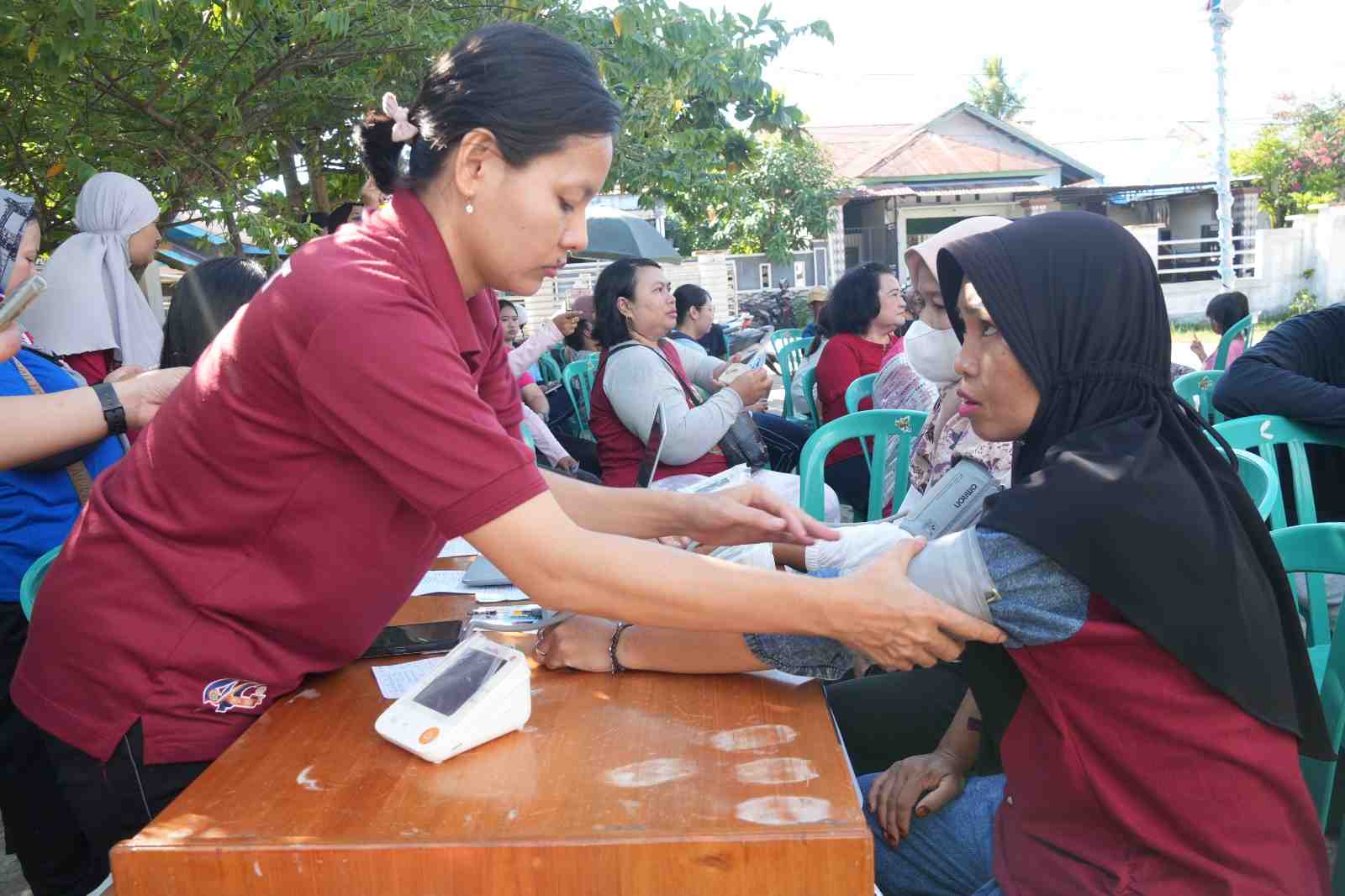UKUR TEKANAN DARAH WARGA