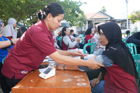 UKUR TEKANAN DARAH WARGA