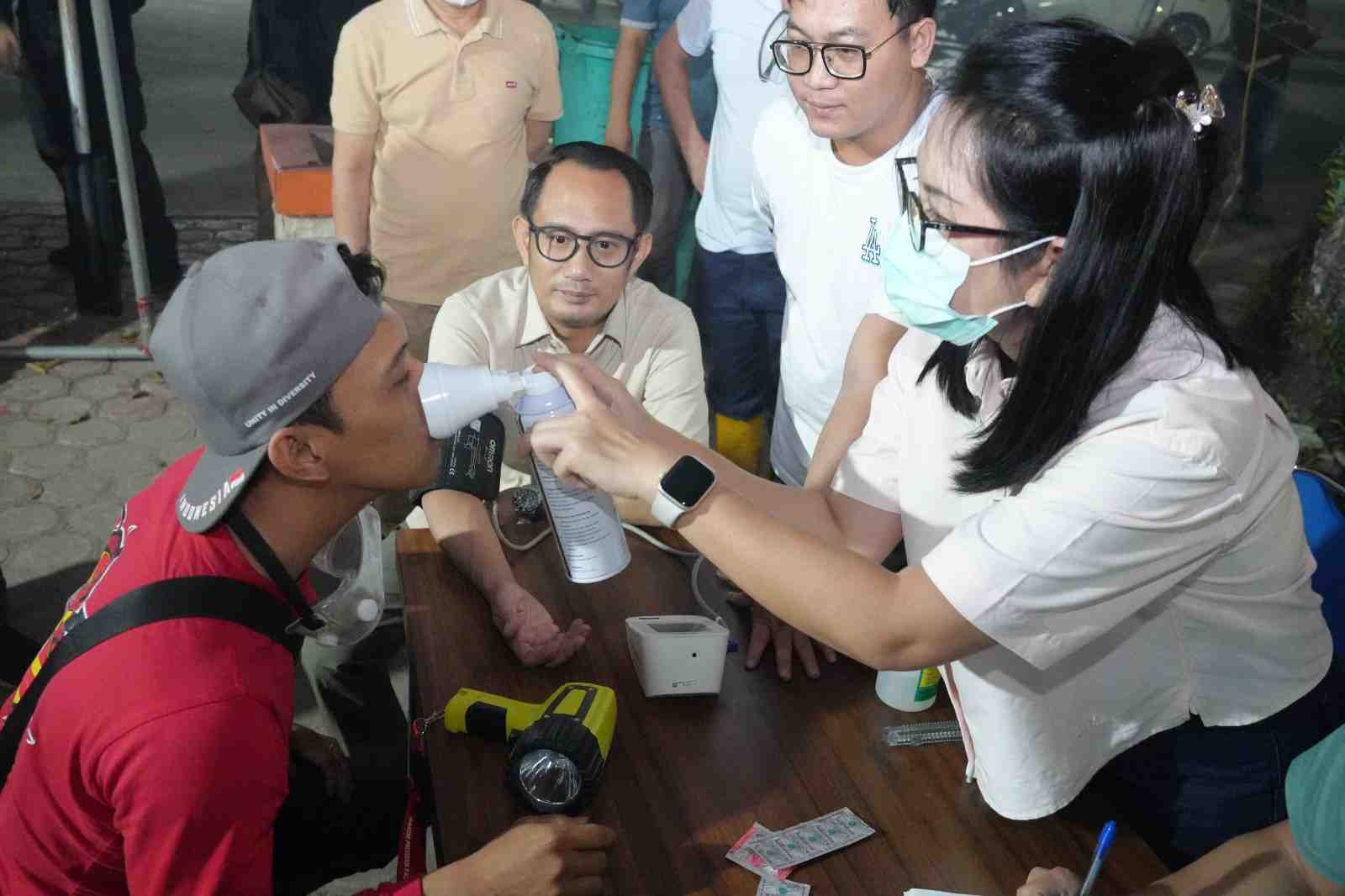 BERIKAN OKSIGEN 