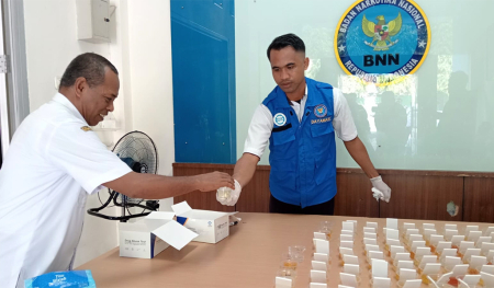 SERAHKAN HASIL TES URINE