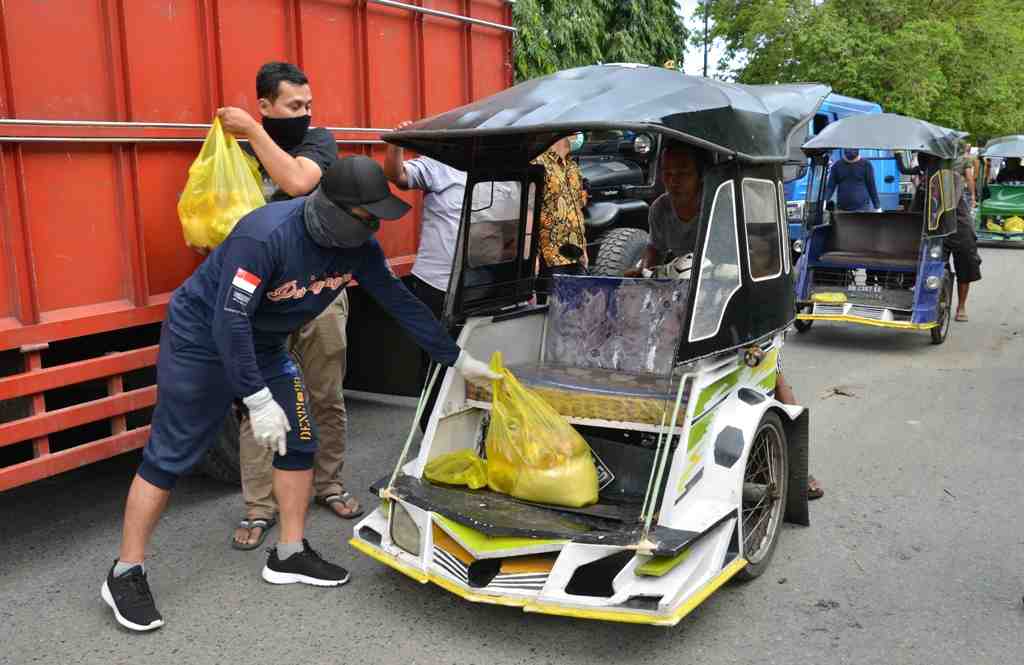 BANTUAN PANGAN PENGEMUDI BENTOR