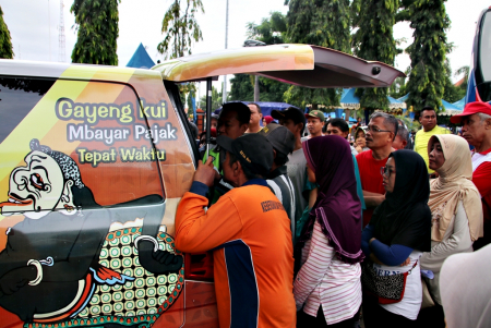 ANTRI BAYAR PAJAR KENDARAAN BERMOTOR