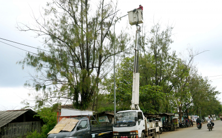 PERBAIKI LAMPU JALAN