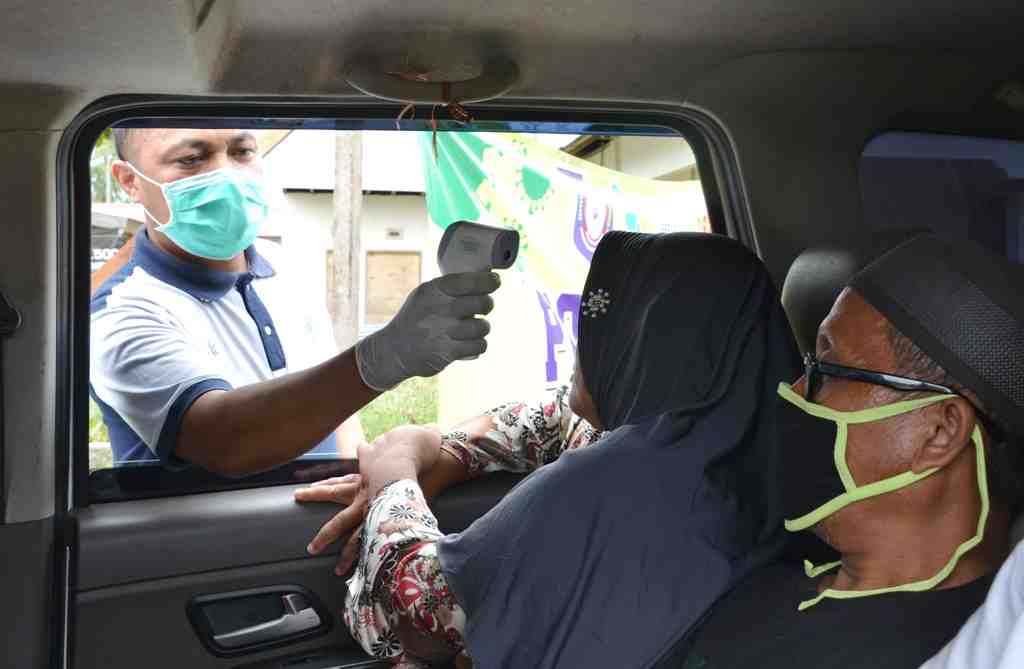 PEMERIKSAAN SUHU TUBUH di PERBATASAN