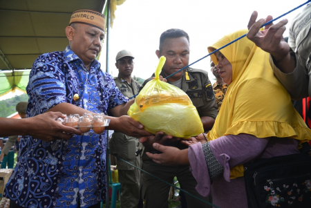PEMERINTAHAN YANG MELAYANI