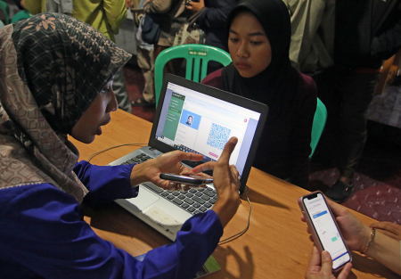 LAYANAN PEMBUATAN KTP DIGITAL PADA MALAM HARI