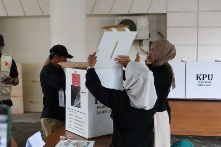 SIAPKAN KOTAK SUARA
