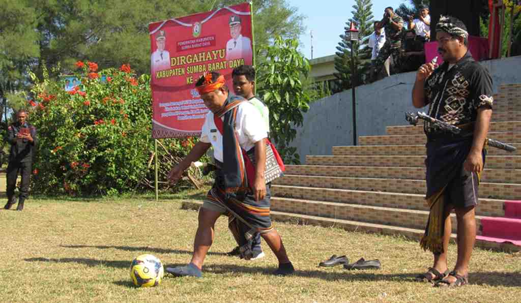 BUKA TURNAMEN SEPAK BOLA PELAJAR				