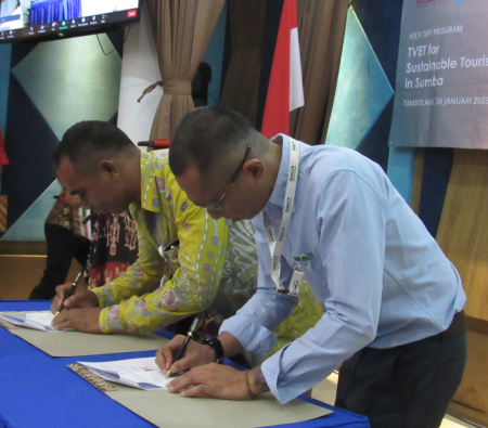 MOU DESMA CENTER DAN SMK EFATA