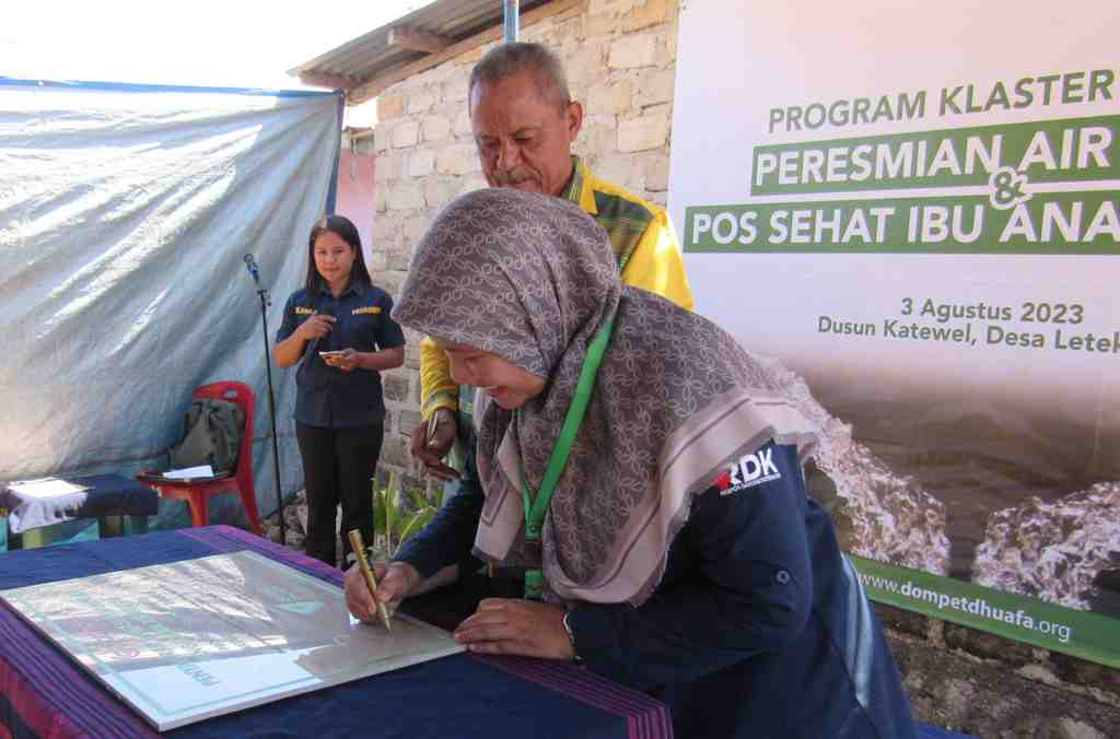 PENANDATANGANAN PRASASTI				