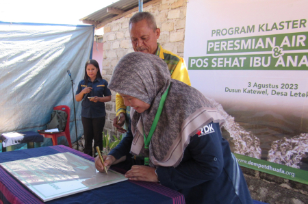 PENANDATANGANAN PRASASTI				