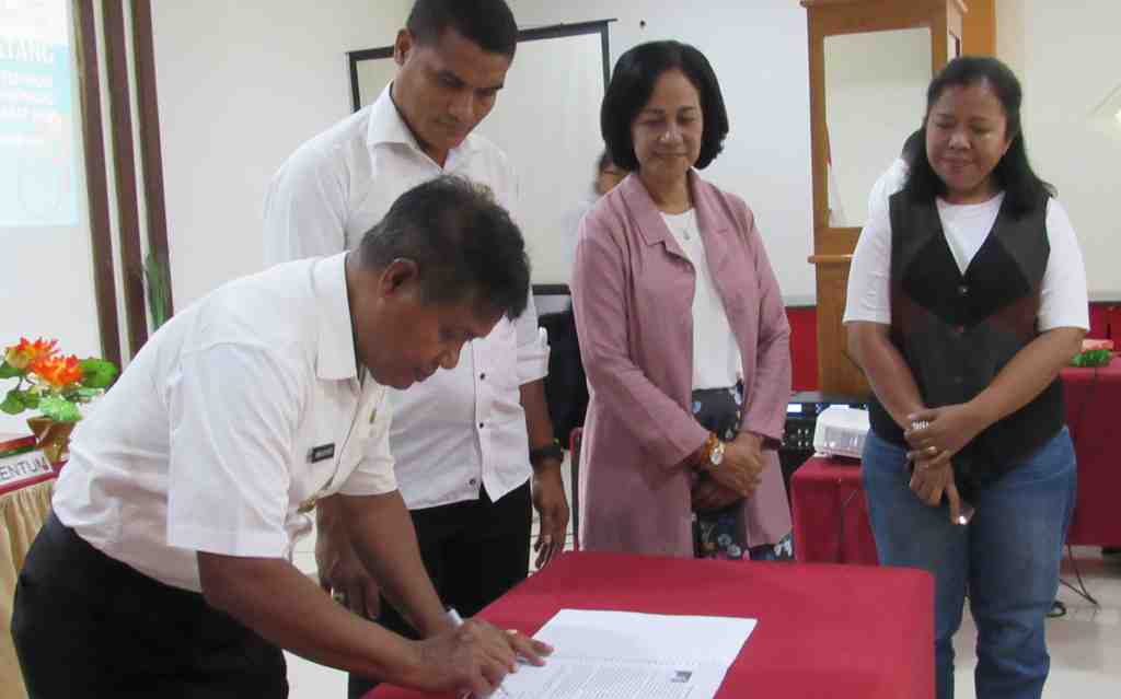 PENANDATANGANAN PEDOMAN RUJUKAN IBU DAN BAYI BARU LAHIR
