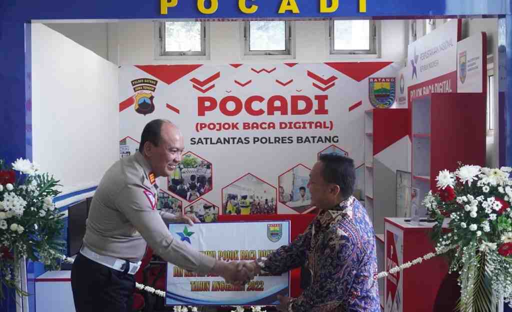 BERIKAN HIBAH POCADI