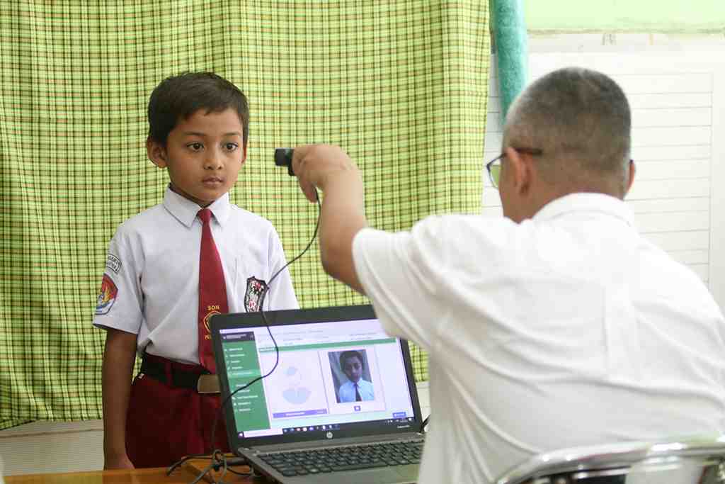JEMPUT BOLA PEMBUATAN KIA DI SEKOLAH