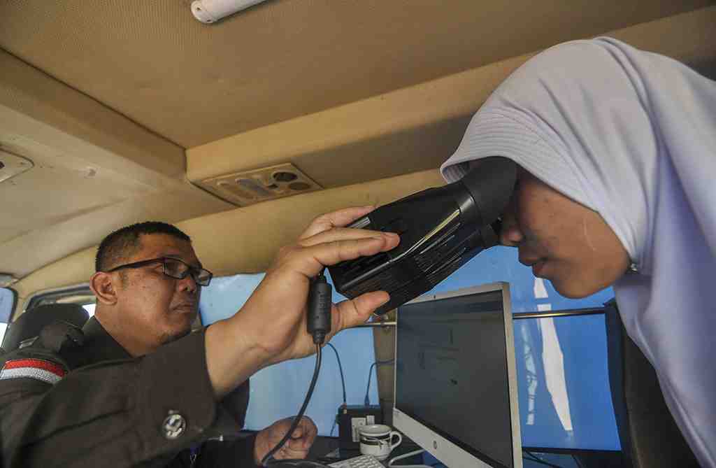 JEMPUT BOLA PEREKAMAN KTP ELEKTRONIK DI SEKOLAH