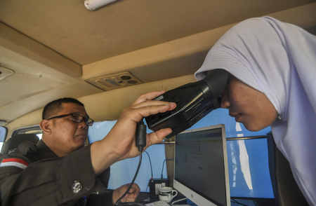 JEMPUT BOLA PEREKAMAN KTP ELEKTRONIK DI SEKOLAH