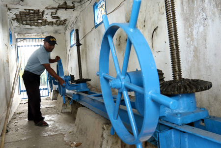 SIAGA PINTU AIR DAM BLAMBANGAN