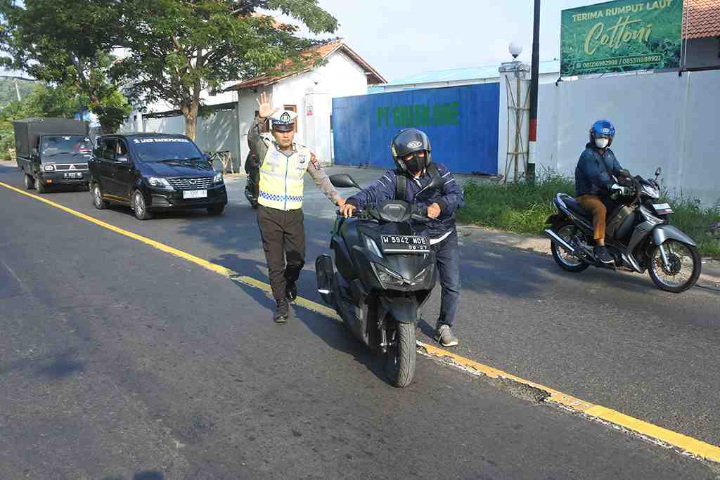 LAYANAN TAMBAL BAN GRATIS PEMUDIK