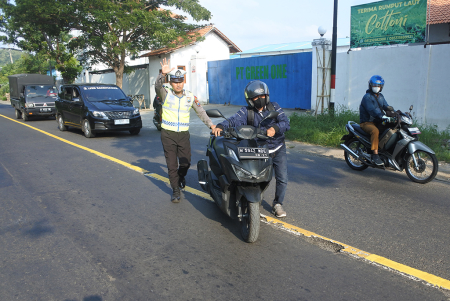 LAYANAN TAMBAL BAN GRATIS PEMUDIK