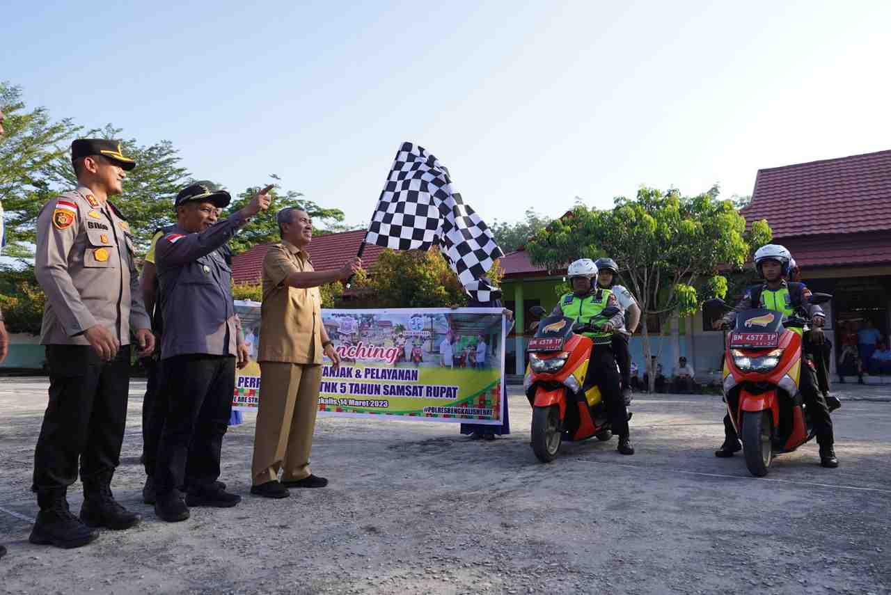LEPAS PETUGAS LAYANAN SAMSAT TANJA DI PULAU RUPAT