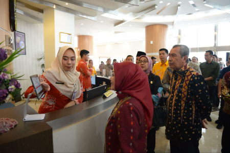 TINJAU PUSAT PELAYANAN PUBLIK PROVINSI RIAU 
