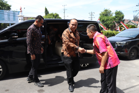 MENKOMINFO KUNJUNGI MONUMEN PERS NASIONAL