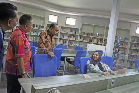 MENKOMINFO KUNJUNGI  MONUMEN PERS NASIONAL