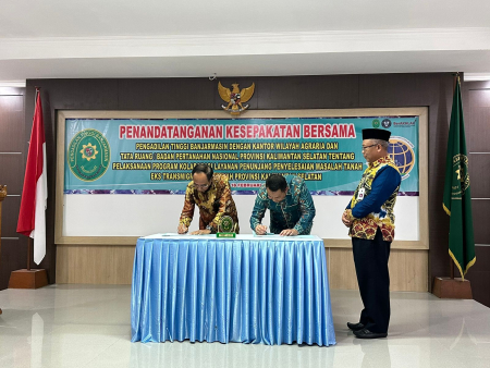 MENANDATANGANI KESEPAKATAN BERSAMA