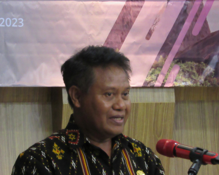 BUPATI SBD BUKA KEGIATAN DESMA CENTER