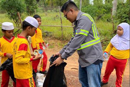 KEGIATAN AKSI BERSIH DI SEKOLAH