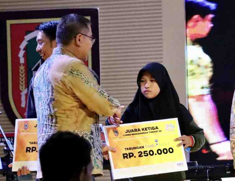JUARA LOMBA MENGGAMBAR TINGKAT SD