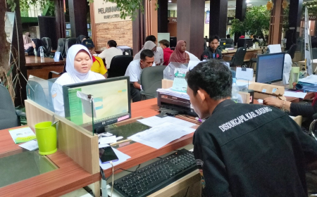 ANTUSIAS PELAJAR MEMBUAT KTP
