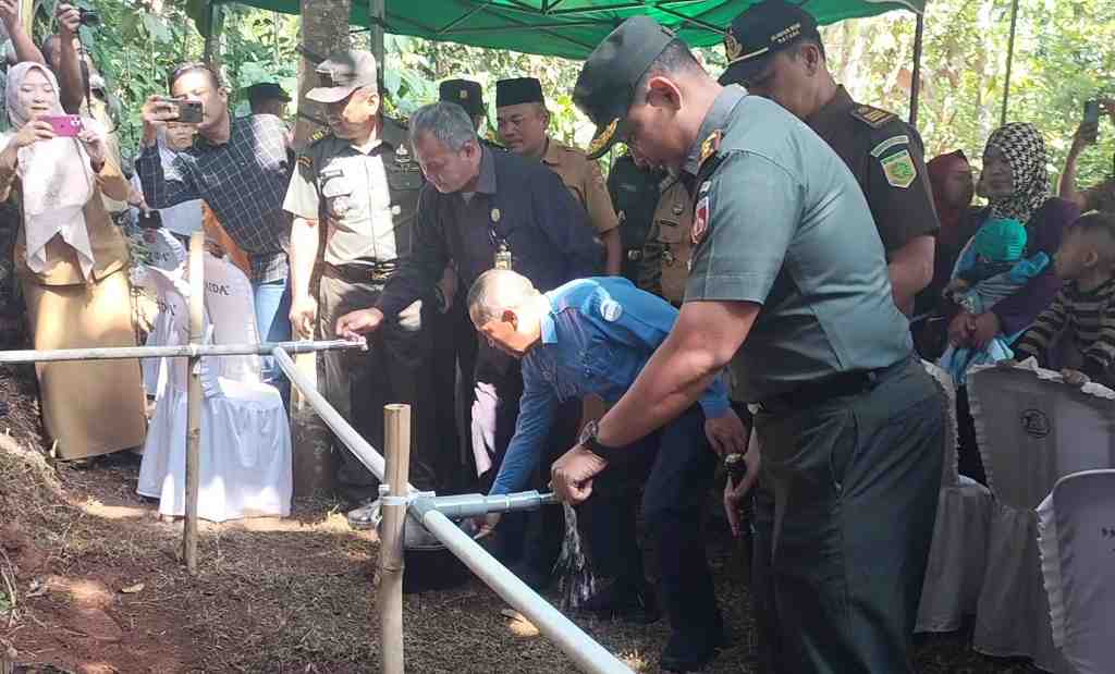 RESMIKAN PENGGUNAAN FASILITAS AIR BERSIH