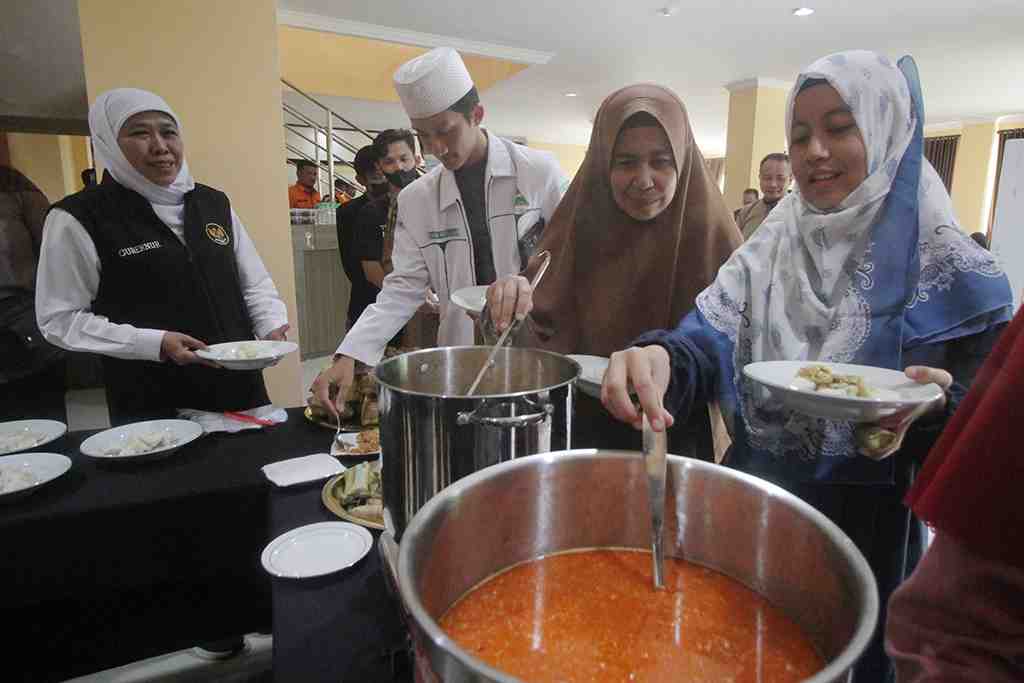 GUBERNUR JAWA TIMUR MENEMUI PENYINTAS KONFLIK SUDAN