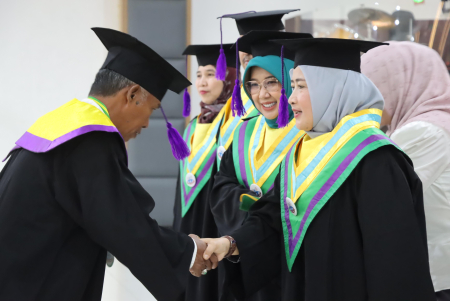 WISUDA LANSIA