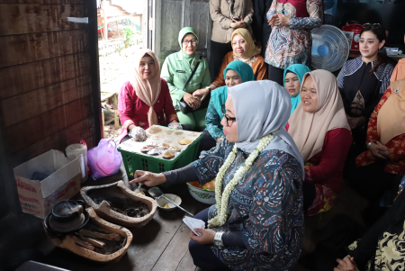 COBA PROSES PEMBUATAN KUE TRADISIONAL