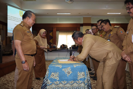 PENANDATANGANAN SURAT KETERANGAN TA 2025
