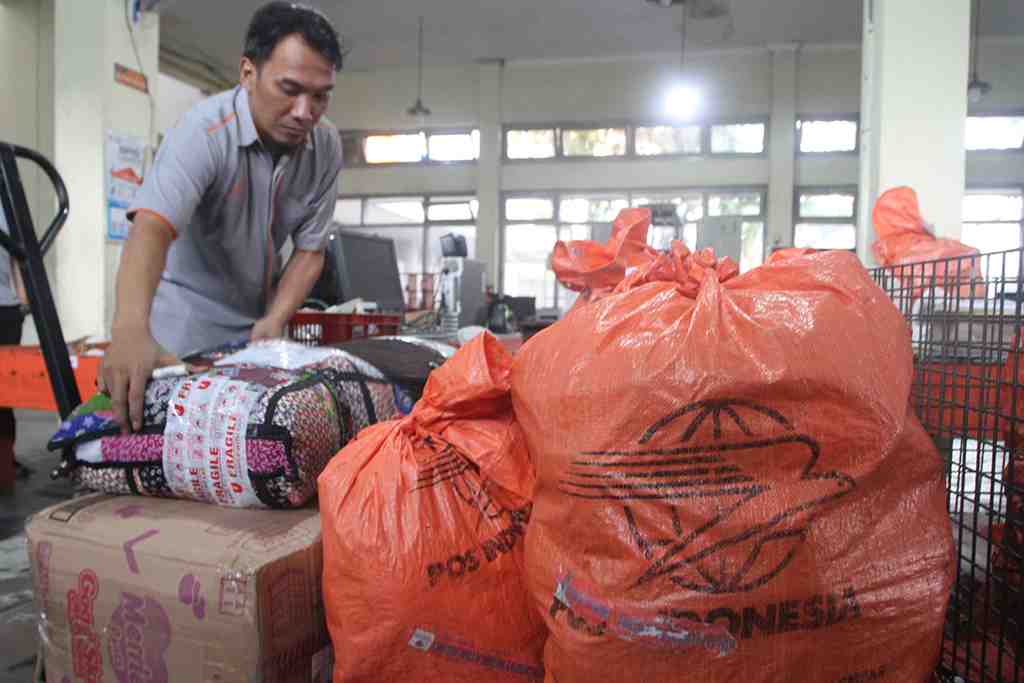 PENGIRIMAN PAKET POS MENINGKAT JELANG TAHUN BARU